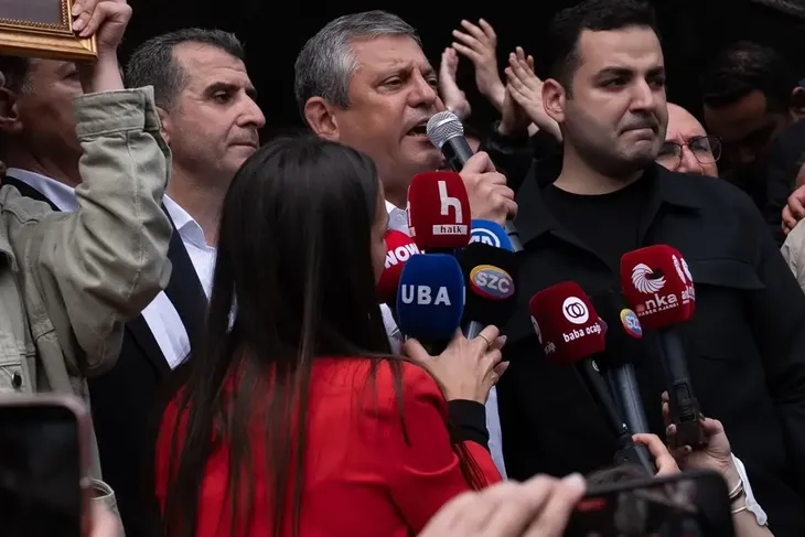 Özel’e ”yeni parti” baskısı