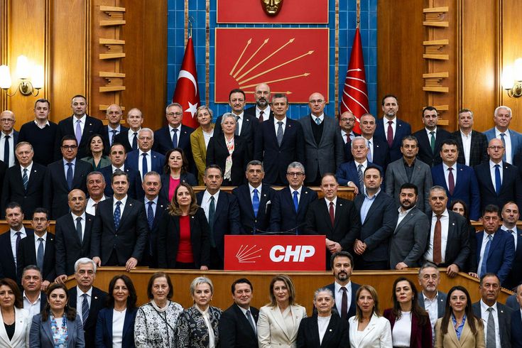 Milletvekilleri CHP’den istifa edip Özel’in partisine katılacak!