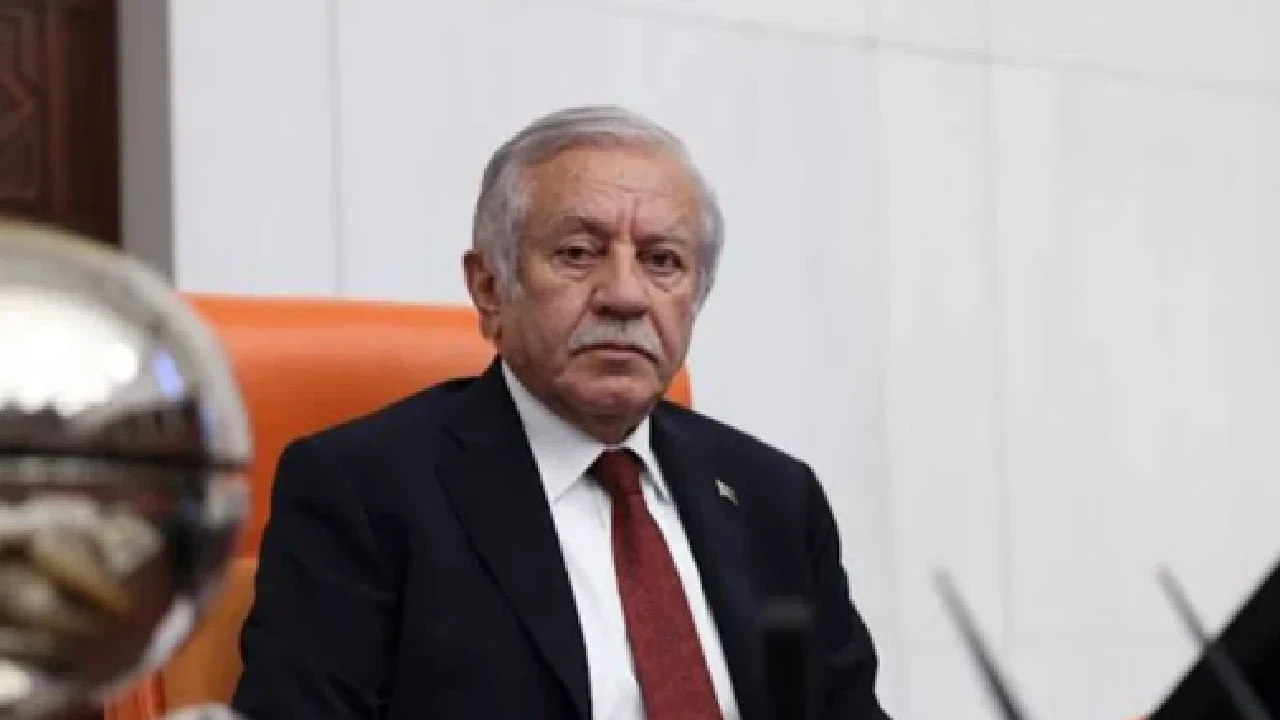 Celal Adan’dan İzmir’de dikkat çeken mesaj